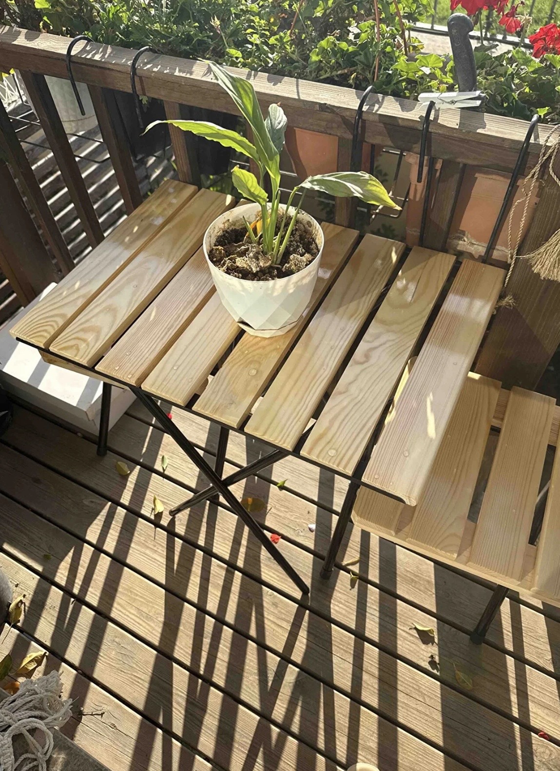 Qatlanan balkon masası və stul dəsti