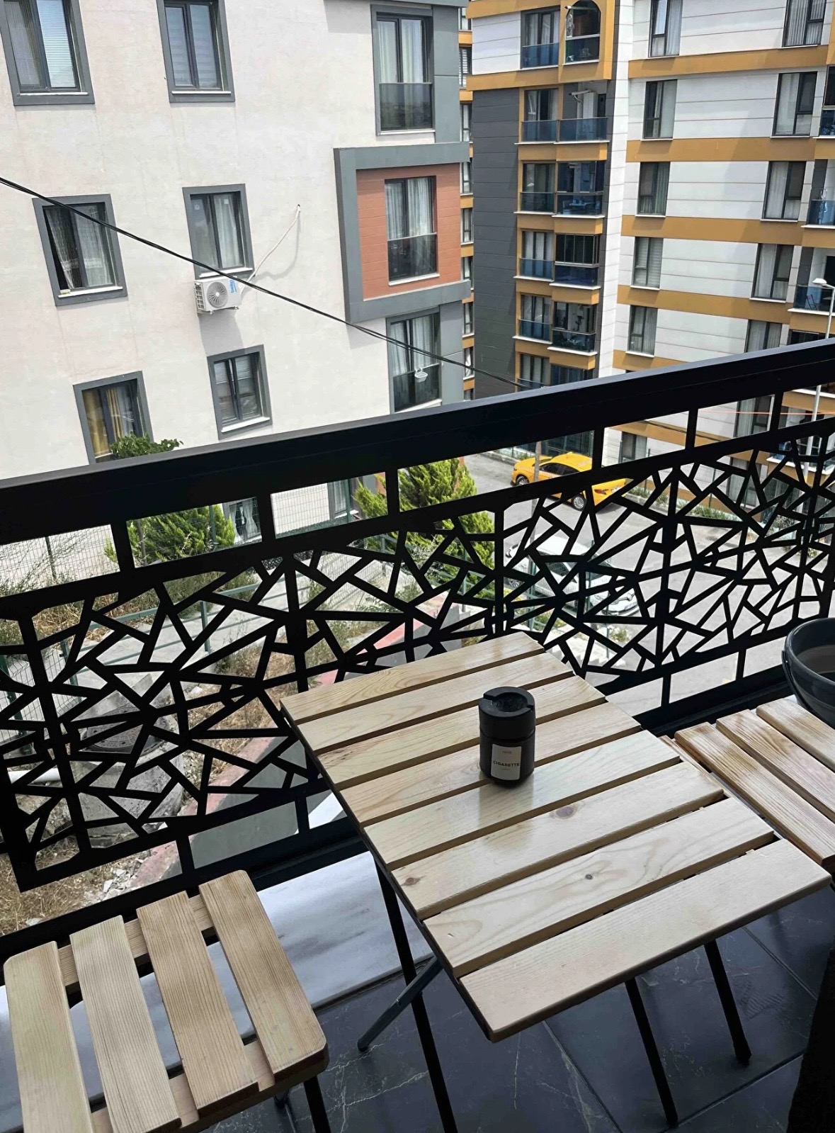 Qatlanan balkon masası və stul dəsti