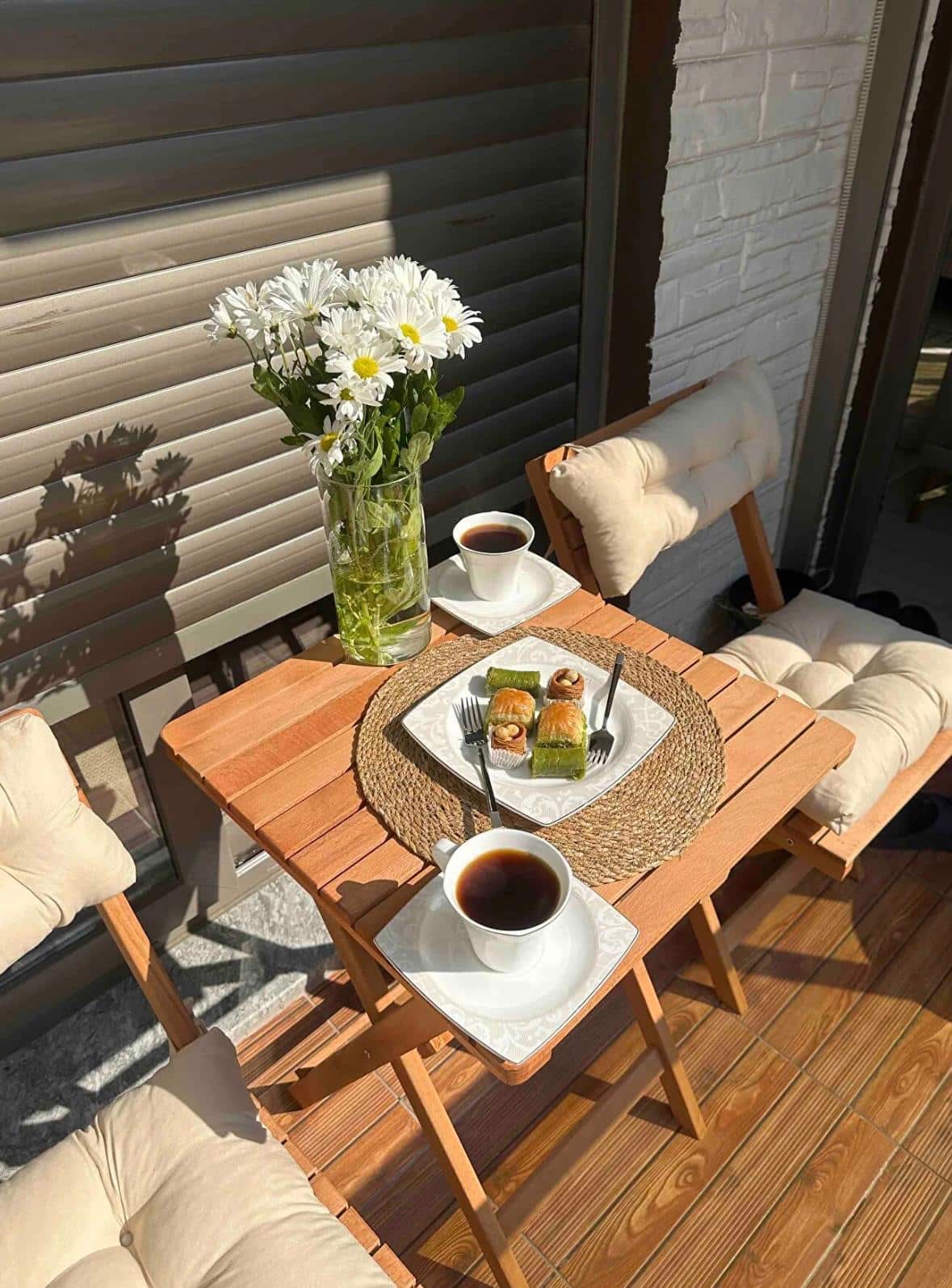 Qatlanan balkon masası və stul dəsti